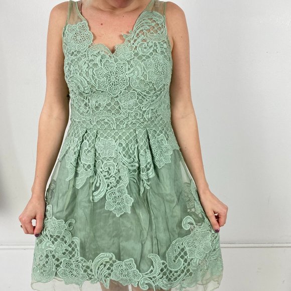 chinese dress ladies Maeve Anthropologie Kelly Green Eyelet Lace Midi Dress (2) – The Thrifty  Hippy main image 1